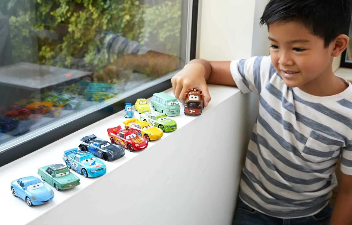 Mattel Disney Pixar Cars Transforming Mack Playset & 10 Die-Cast Mini Racers Bundle | Age-Appropriate Educational Toy Vehicle Set - view 5