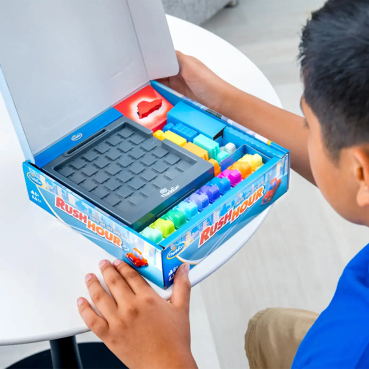 ThinkFun Rush Hour Logic Game with 40 Challenges | STEM Toy for Kids Age 8+ (22.5 cm x 23.5 cm x 6 cm) - view 6