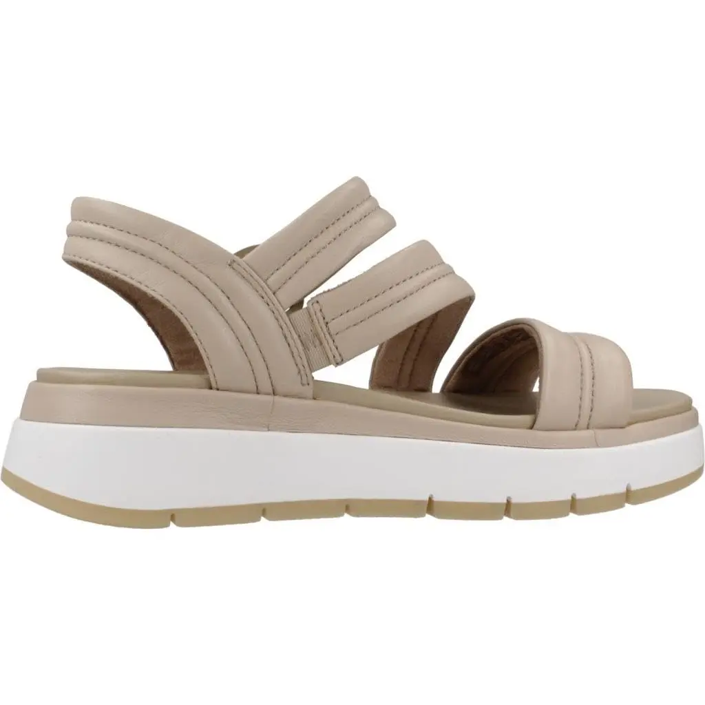 Clarks Women's Modern Sandal, Sand Leather, 8 | Breathable Leather & Classic Look - view 4