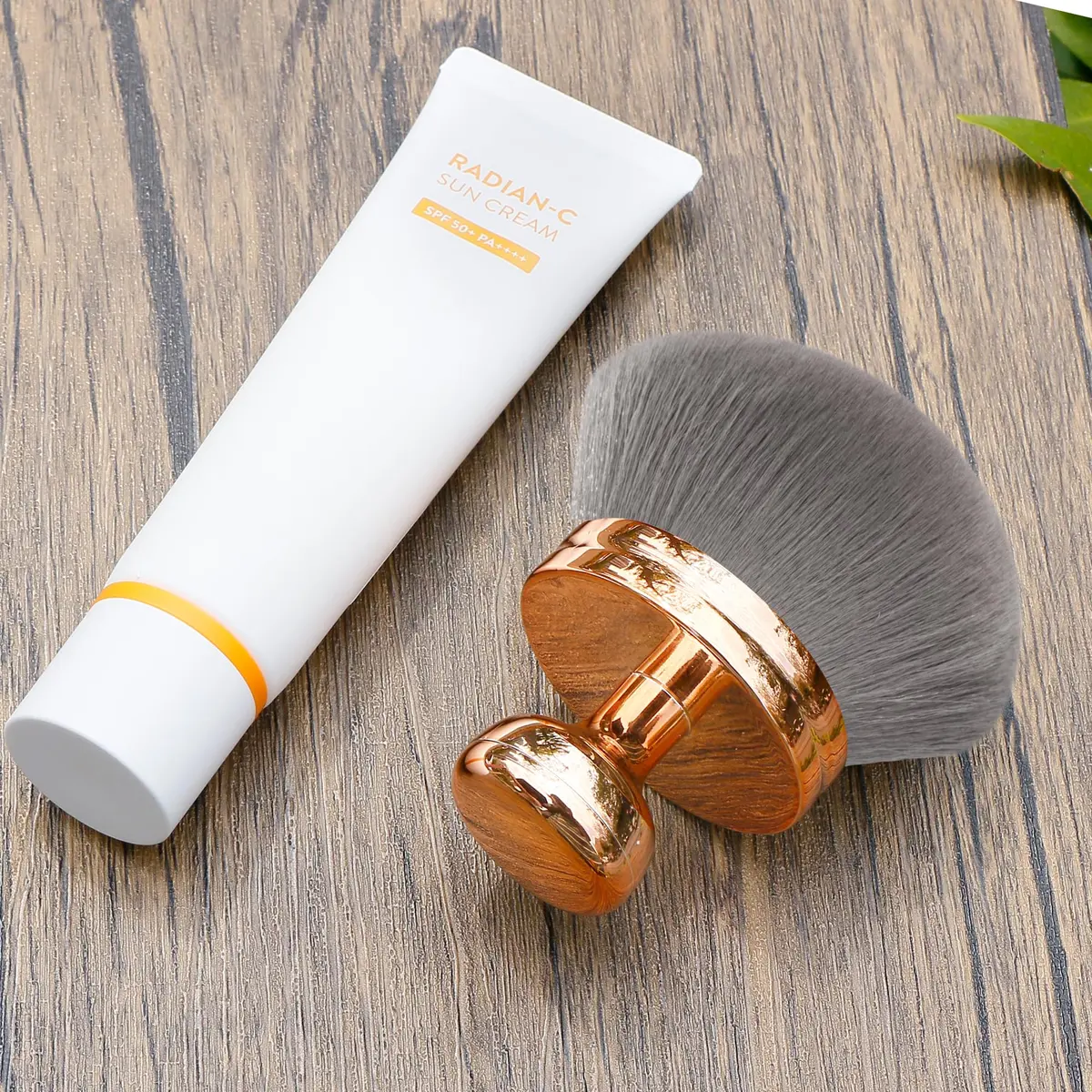BABYSHEEP 3.2inch Round Head Blend & Blur Extra Large Body Makeup Brush | Vegan, Cruelty-Free for Self-Tanning & Body Makeup - view 6