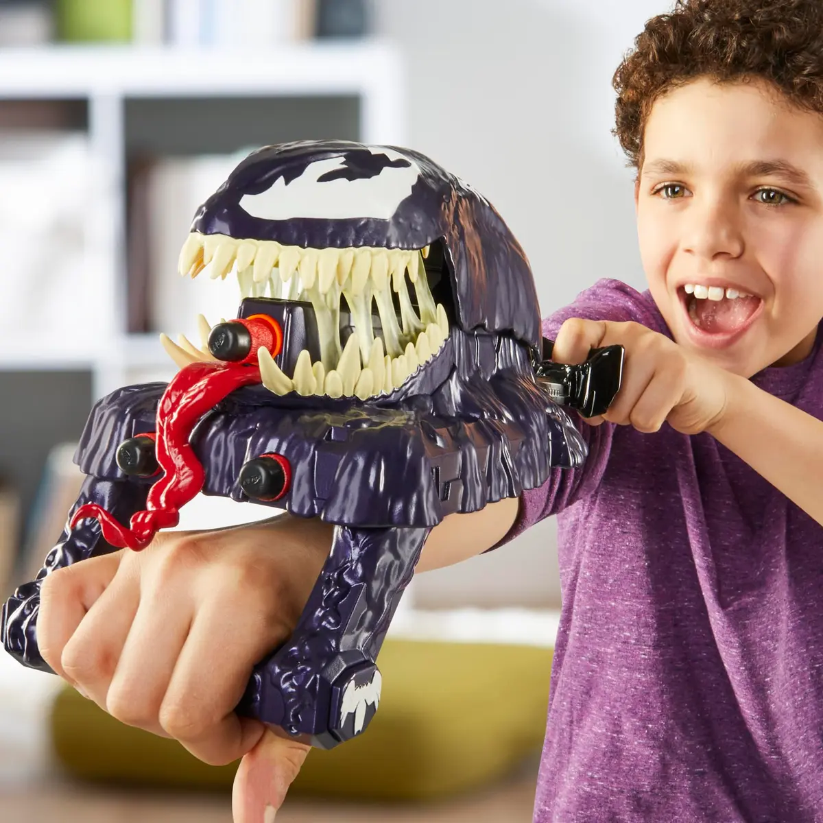 Marvel Spider-Man VenomVersus Marvel’s Venom Strike Blaster, NERF Spider-Man Toy, Super Hero Toys for Kids Ages 5+ | Venom Symbiote Power - view 5