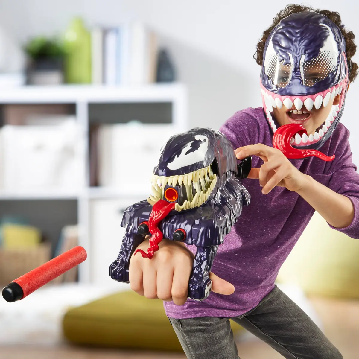 Marvel Spider-Man VenomVersus Marvel’s Venom Strike Blaster, NERF Spider-Man Toy, Super Hero Toys for Kids Ages 5+ | Venom Symbiote Power - view 7