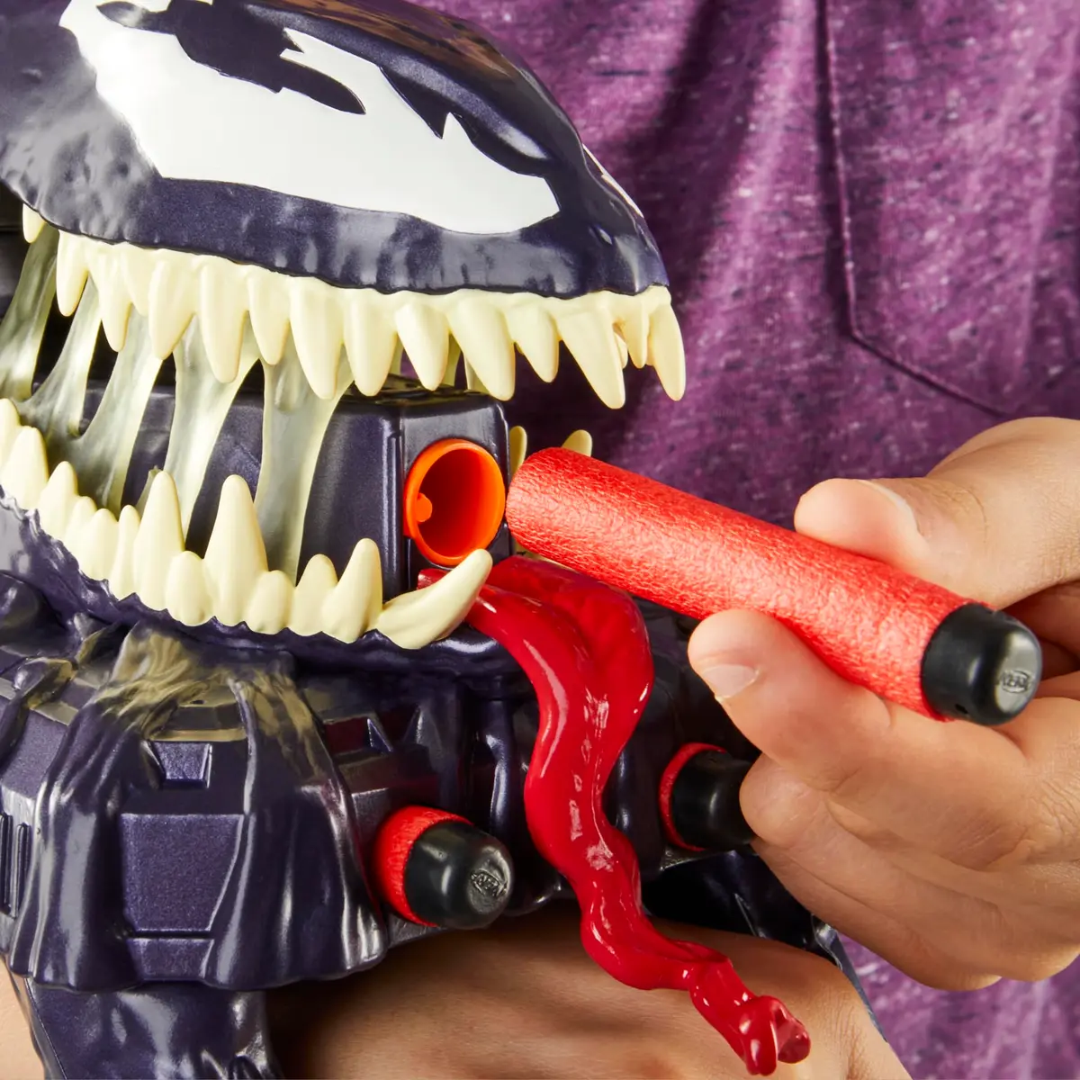 Marvel Spider-Man VenomVersus Marvel’s Venom Strike Blaster, NERF Spider-Man Toy, Super Hero Toys for Kids Ages 5+ | Venom Symbiote Power - view 3