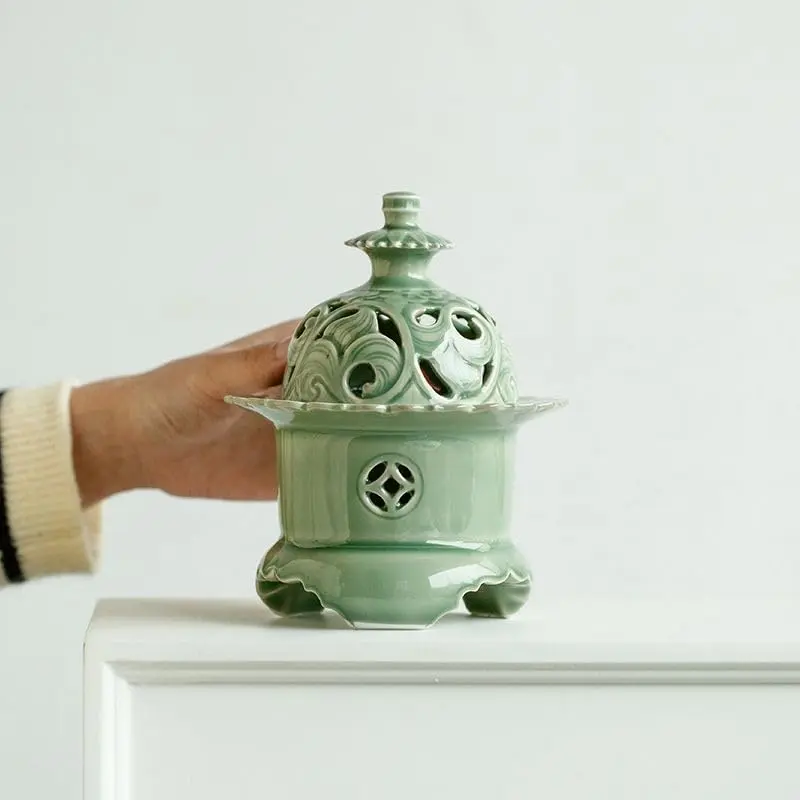Hermit Life Three-Legged Incense Burner (Celadon), Porcelain Incense Holder with Lotus-Shaped Lid, Green | Song Dynasty Style - view 3