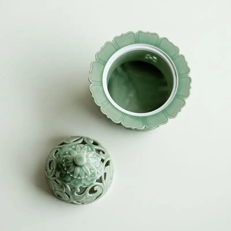 Hermit Life Three-Legged Incense Burner (Celadon), Porcelain Incense Holder with Lotus-Shaped Lid, Green | Song Dynasty Style - view 6