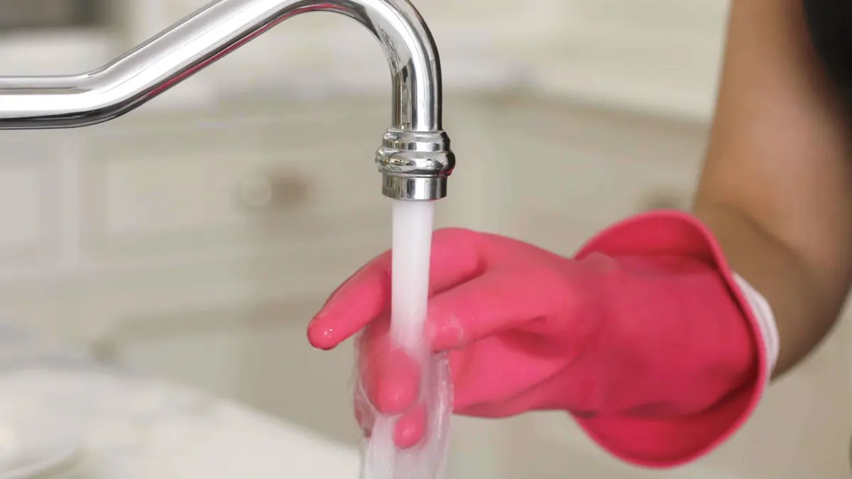 Casabella Waterblock Reusable Household Cleaning Gloves, Medium | Latex Gloves with Waterblock Cuff for Household Use - view 7
