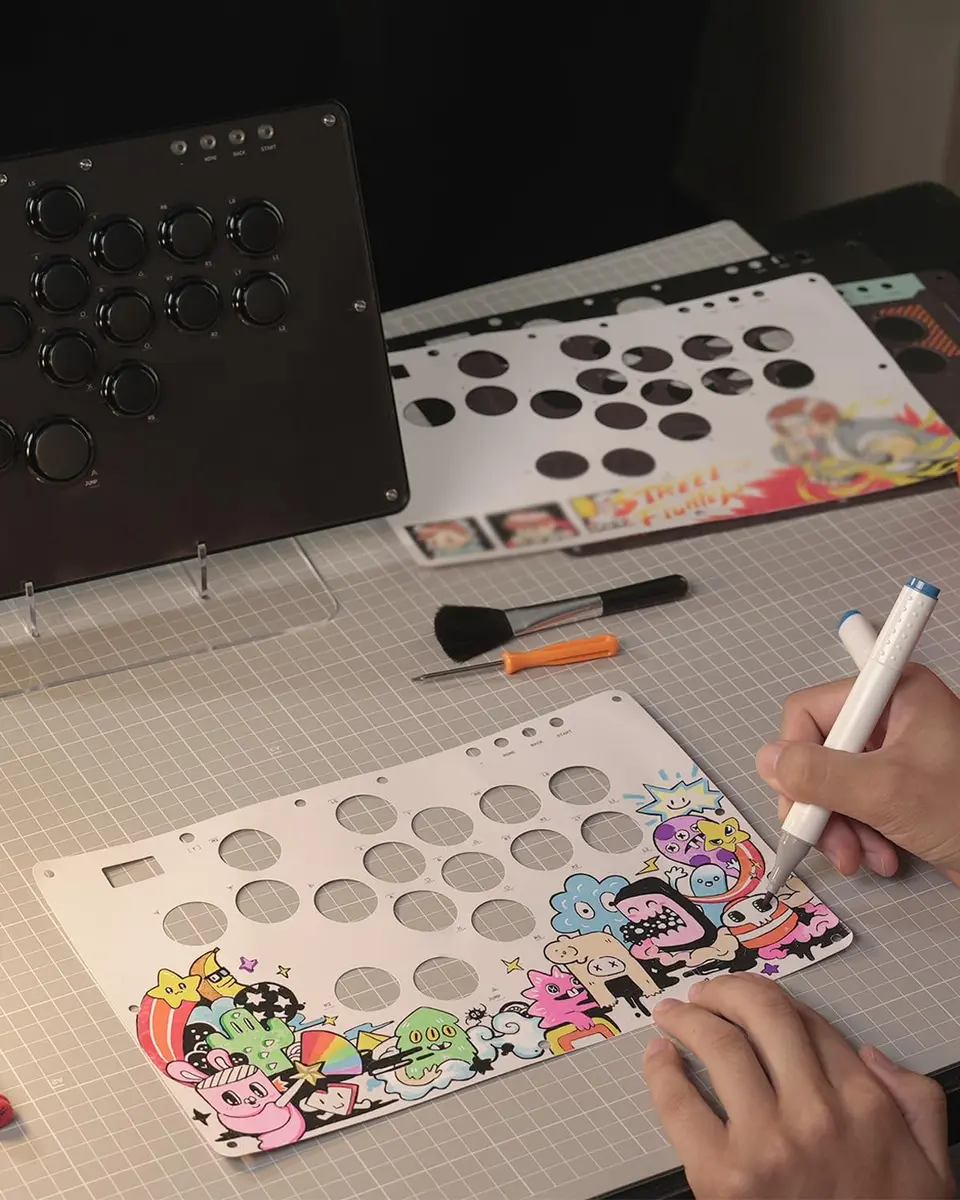 SIXSIR Haute42 U16 Leverless Arcade Controller for PC/Switch/PS5 - 16-Key Graffiti Panel, RGB, Low-Profile Switches - view 2