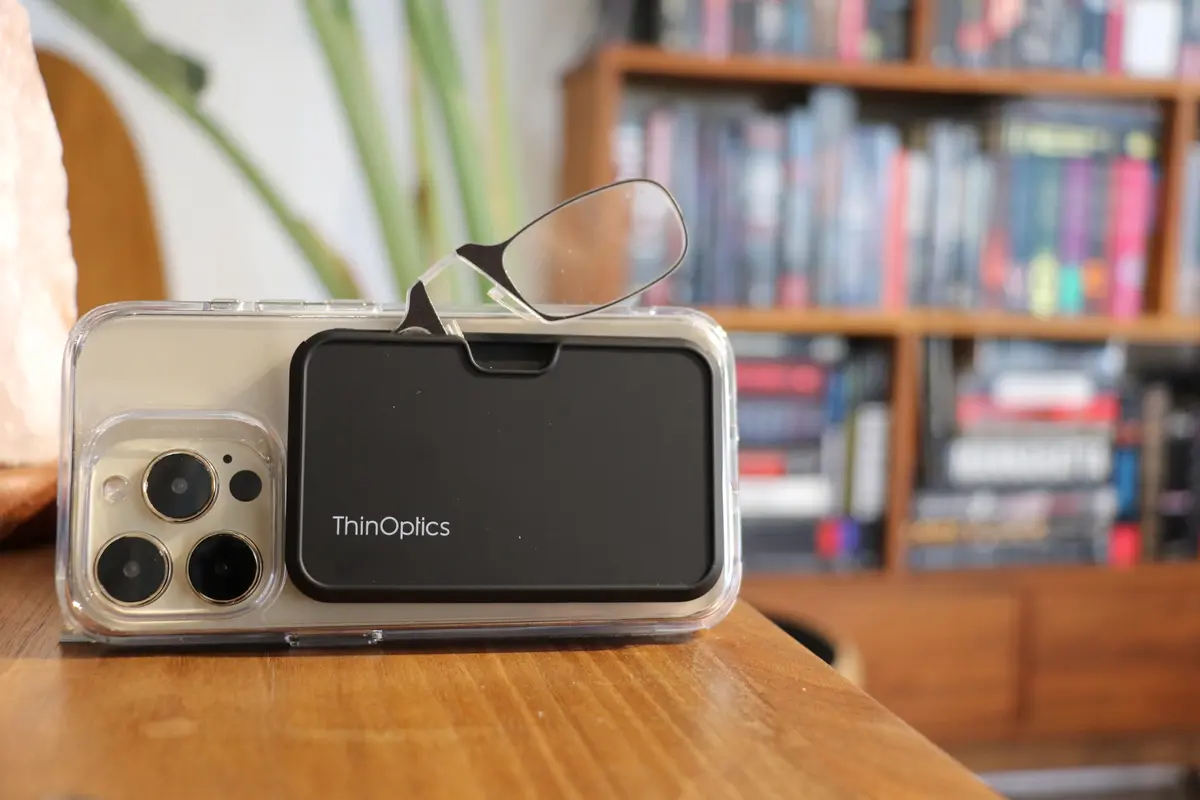 ThinOptics Readers with MagSafe Compatible Case - Armless On-Nose Reading Glasses 1.0x (44.45mm Lens Width) - view 3