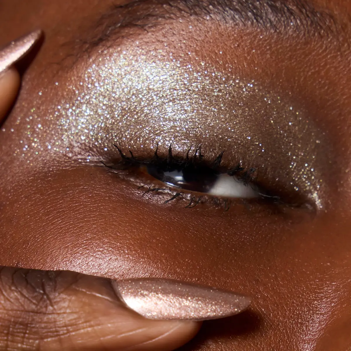 e.l.f. Fine As Fleck Glitter Eyeshadow, Filthy Rich | Shimmery Finish, Vegan & Cruelty-Free - view 5