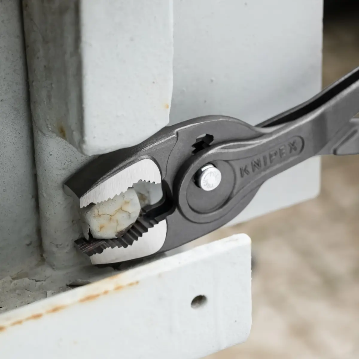 KNIPEX TwinGrip Pliers, 10-inch (25.4 cm) | Grips Stripped Screws & Bolts - view 5
