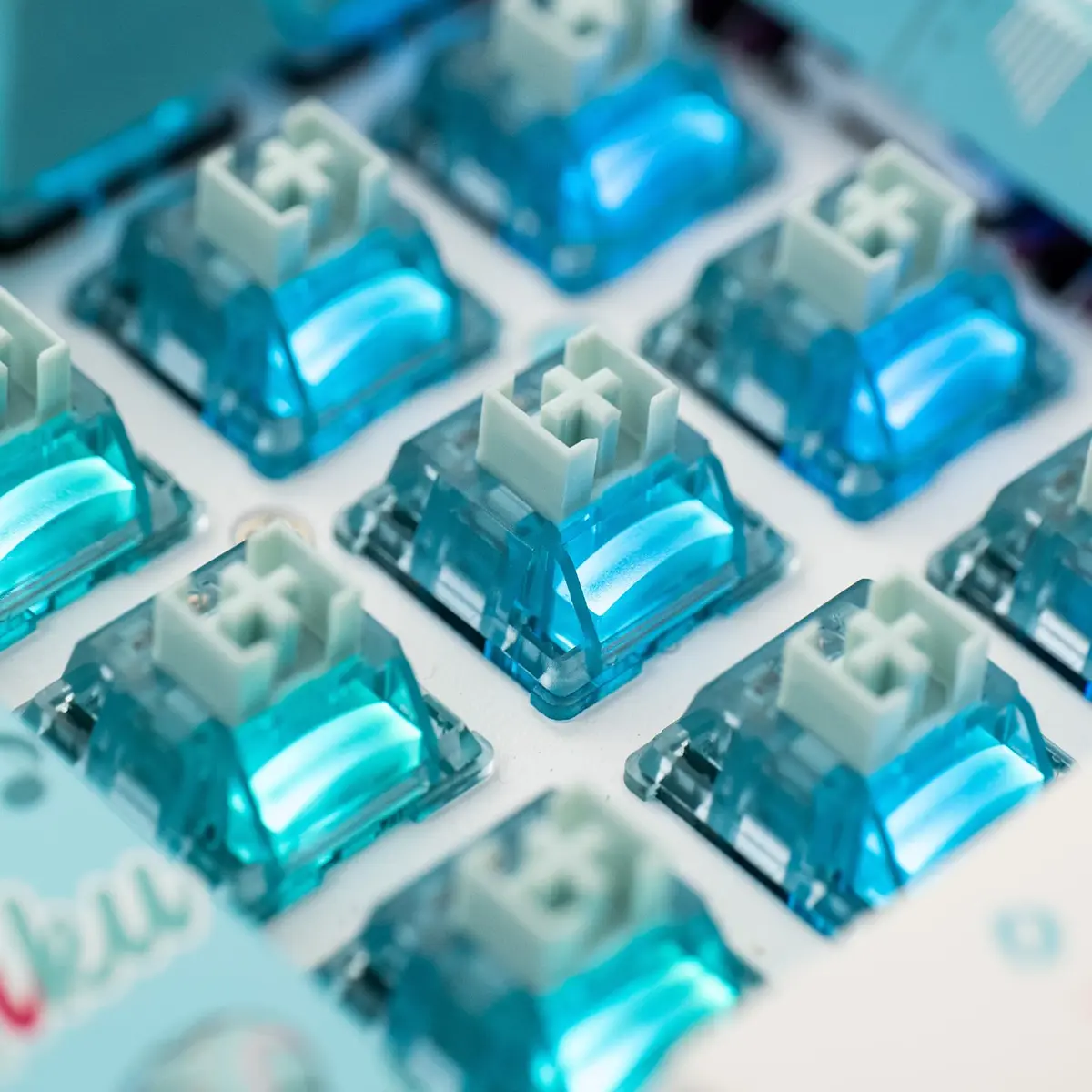 Akko Creamy Cyan Clicky Keyboard Switches (45pcs) | MX Style 5-Pin, 50gf, Pre-Lubed, LED Diffuser - view 5