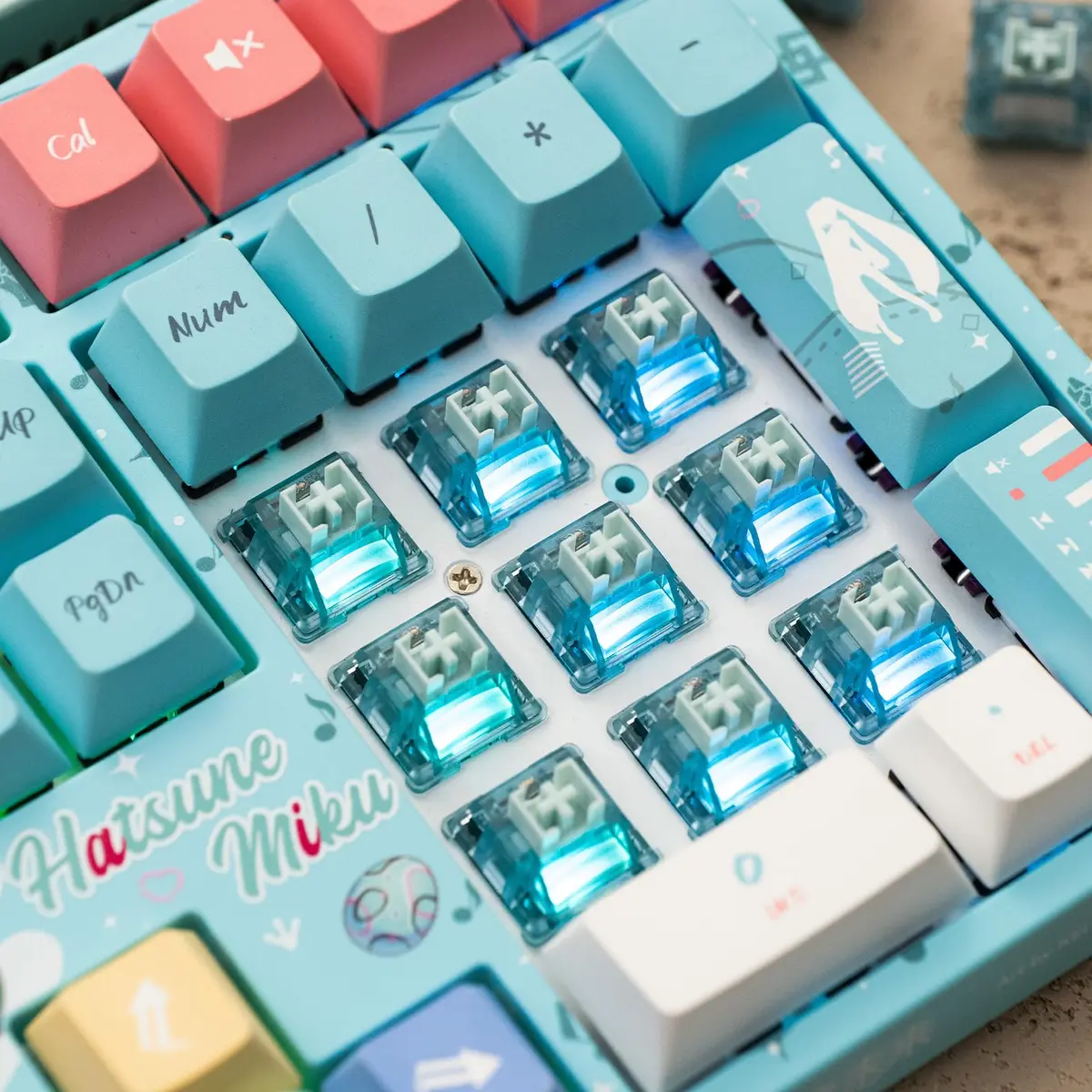Akko Creamy Cyan Clicky Keyboard Switches (45pcs) | MX Style 5-Pin, 50gf, Pre-Lubed, LED Diffuser - view 6
