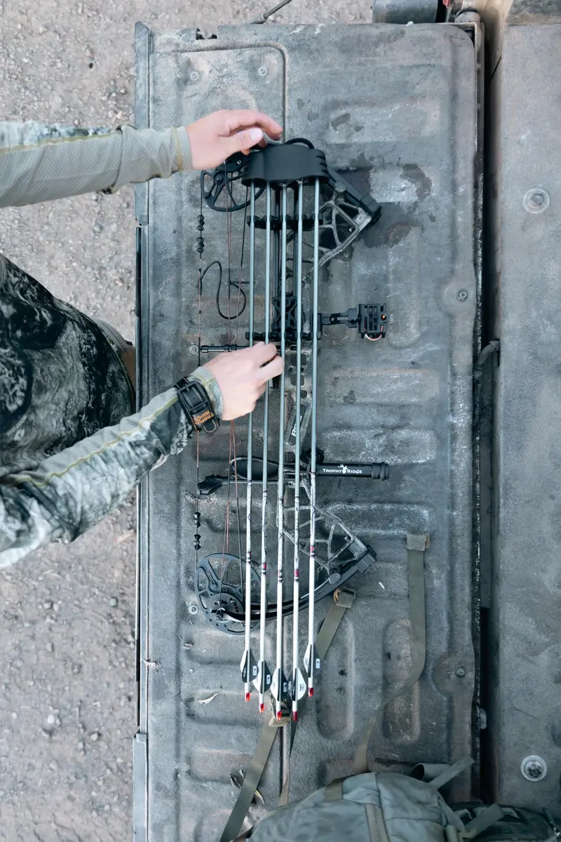Bear Archery Legit MAXX RTH Compound Bow 30" | Adjustable 10-70lb, Ready-to-Hunt, Black - view 7