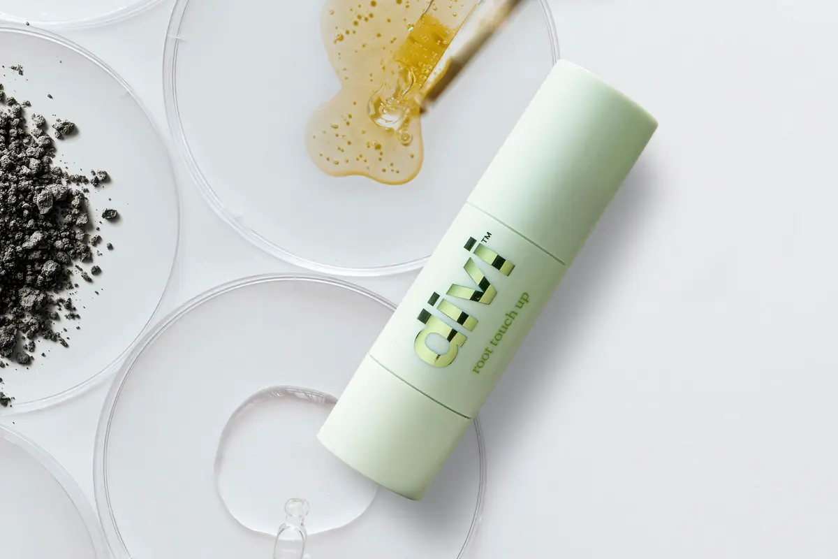 Divi Root Touch Up | Med Brown | Conceals Thinning & Protects Scalp | 20g - view 9