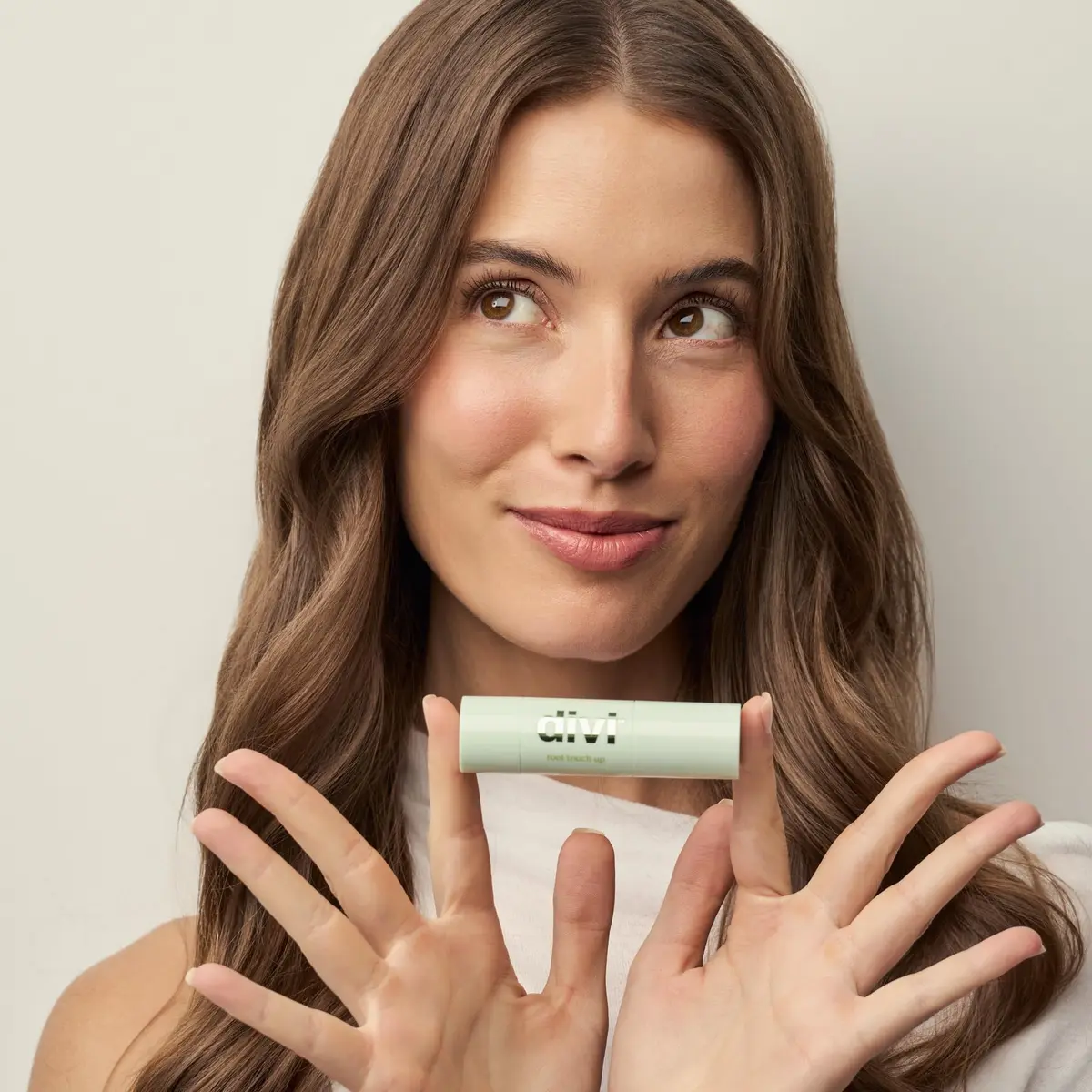 Divi Root Touch Up | Dark Brown | Conceals Thinning & Protects Scalp | 20g - view 8