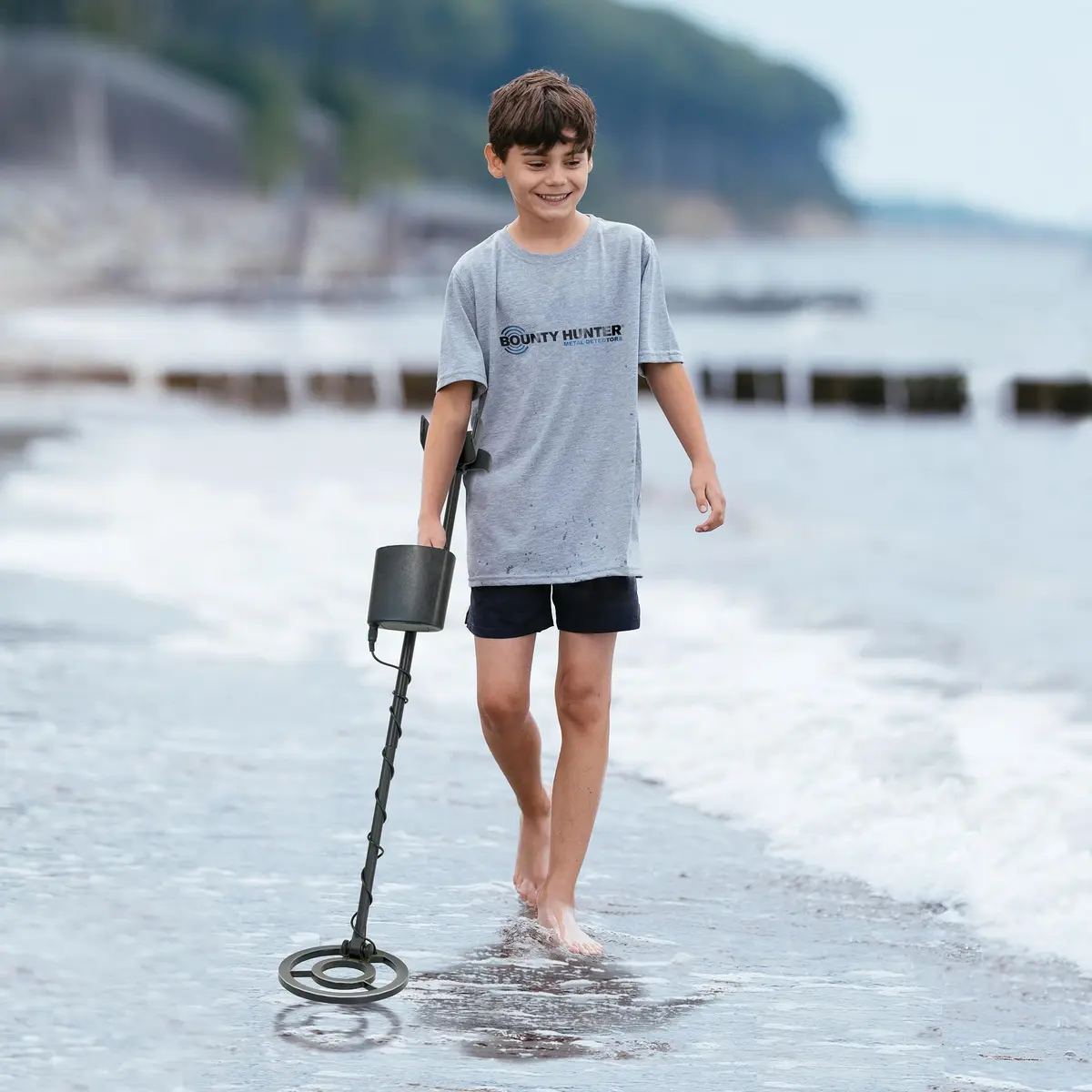 Bounty Hunter Tracker IV Metal Detector Bundle with Waterproof 8" Coil, Pinpointer, Trowel, Carry Bag, Headphones & Rechargeable Batteries | 2.8 lbs (1.27 kg) - view 2