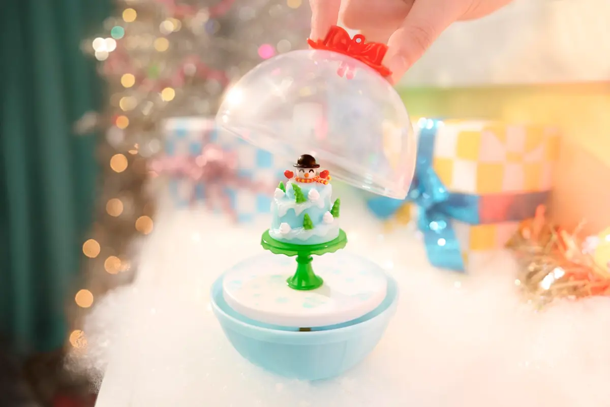 MGA's Miniverse Make It Mini Holiday 2025 | DIY Miniatures, Holiday Series, Resin Play (Pack of 1, Multicolor) - view 6