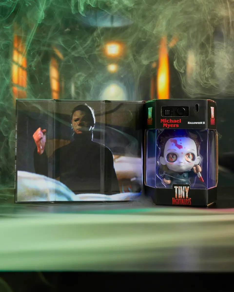Just Play Tiny Nightmares Black Light Edition Collectible Chucky Figure | Creepy Horror Doll, 3-inch, Glow-in-the-Dark, Ages 14+ - view 7