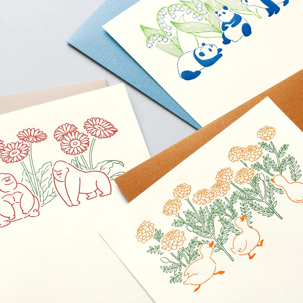 エルコミューン LTS-107 Petit et Grand Gorilla Letter Set | Unique Typography Texture, 6 Sheets & Envelopes, 5.0 x 5.6 inches - view 3