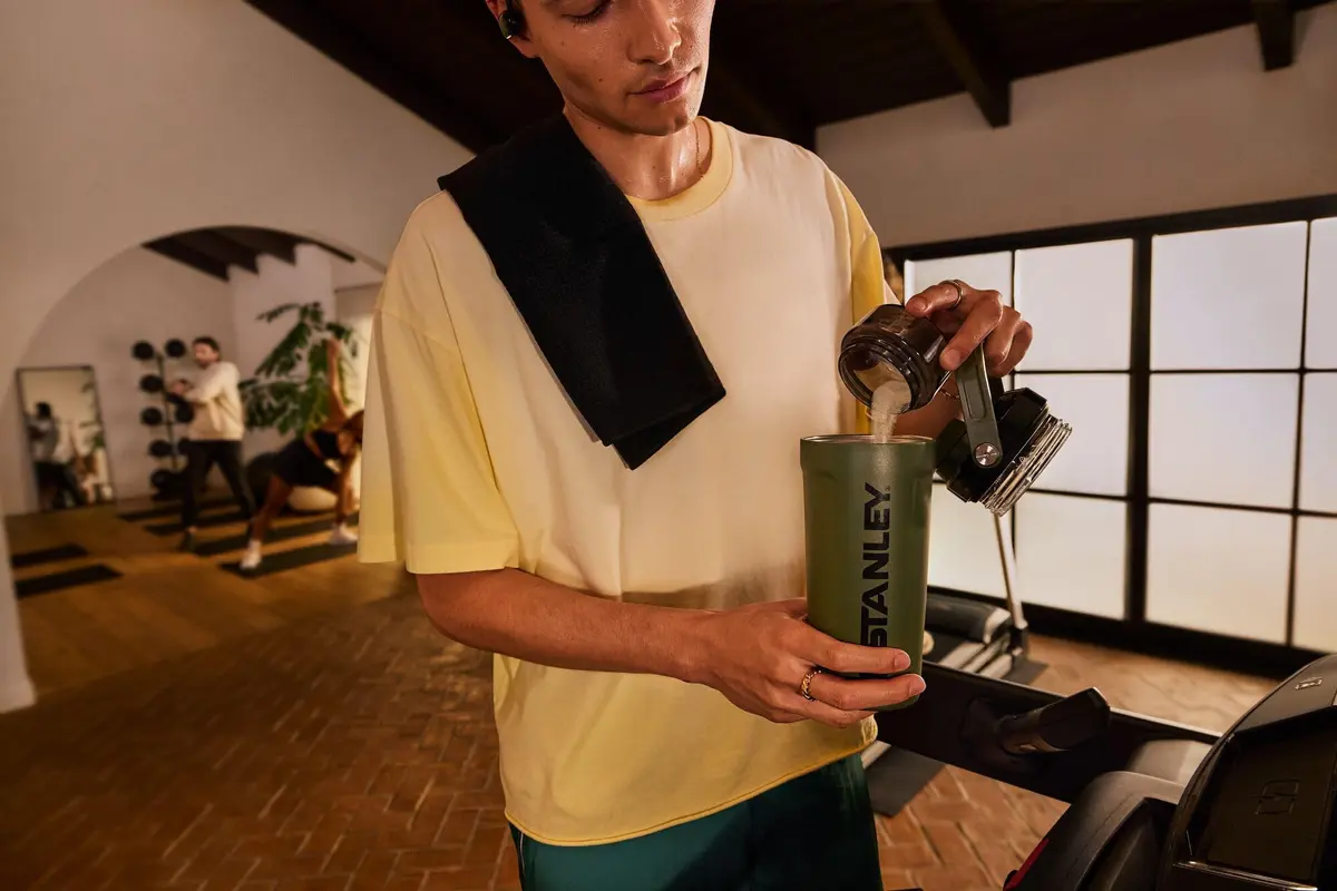 STANLEY Vitalize Shaker Bottle 600ml (20.3 oz) | Insulated Leakproof Hydration - view 4