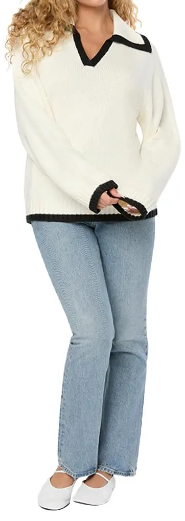 WEWOREWHAT Collar V Neck Sweater | Oversized Fit, Polyester Blend, Medium - view 2