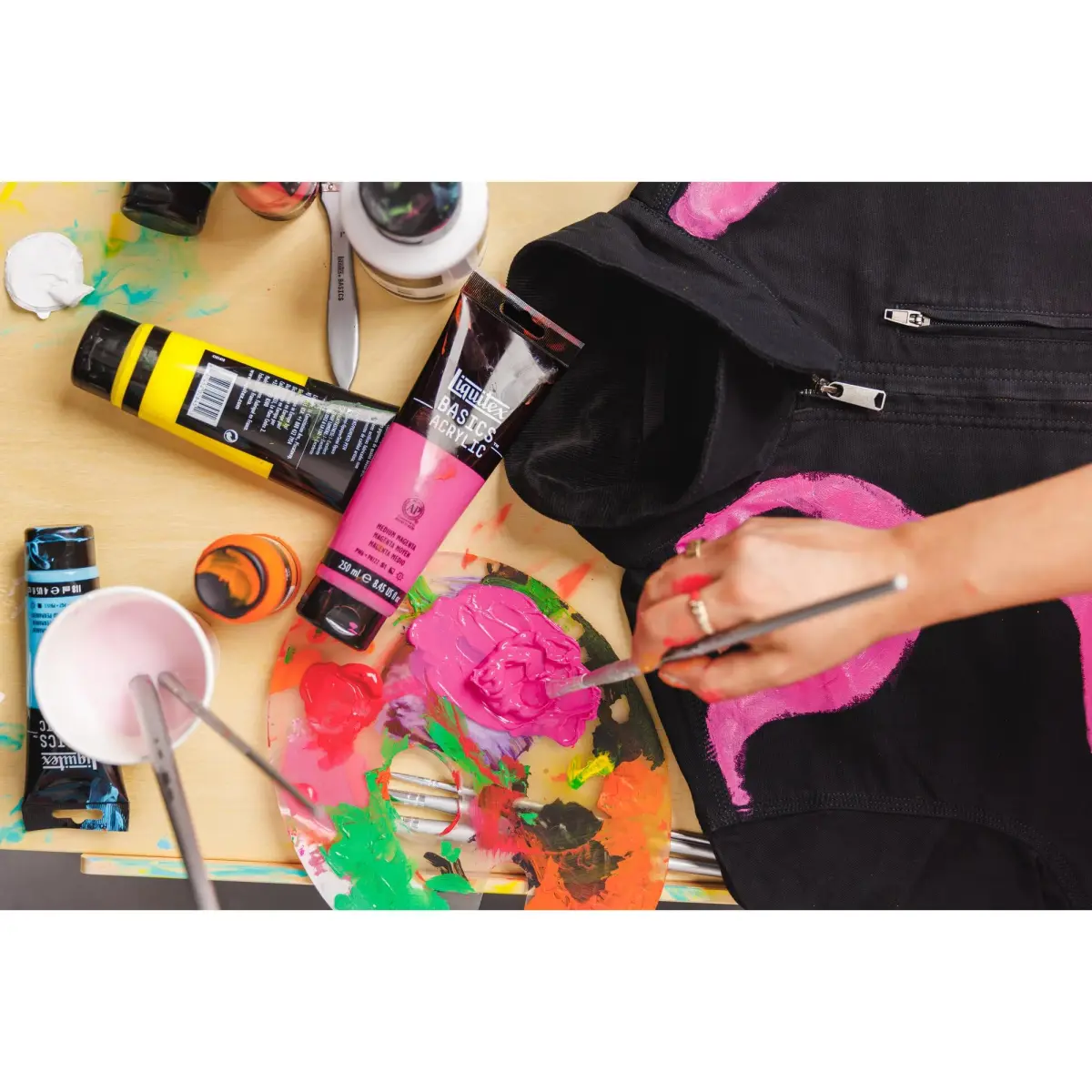 Liquitex BASICS Acrylic Paint Metallic Yellow Gold 118ml (4 Fl Oz) | AP Certified Fine Art Pigments - view 5