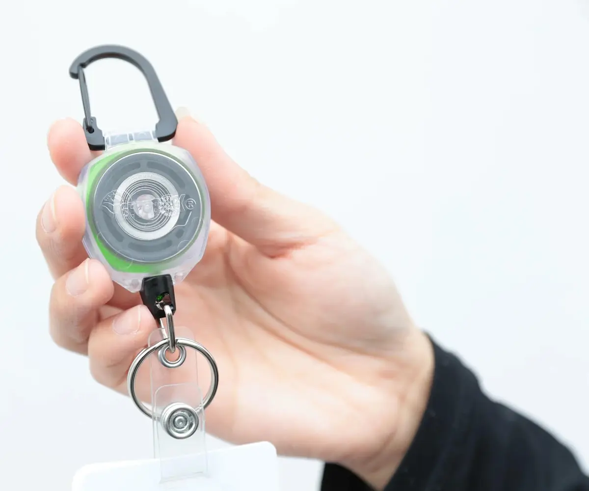 KEY-BAK Sidekick Carabiner Keychain with Kevlar Cord, Holds 5 Keys, Green | Retractable 24" Reach - view 2