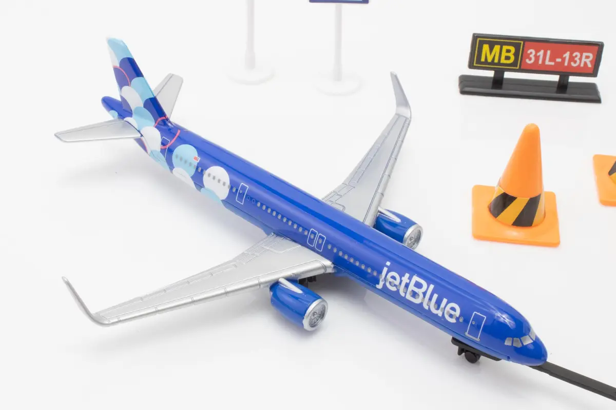 Daron jetBlue A321 Balloons Airport Playset Die-Cast Toy Ages 3+ | Authentic Airport Adventure with Die-Cast Metal - view 6