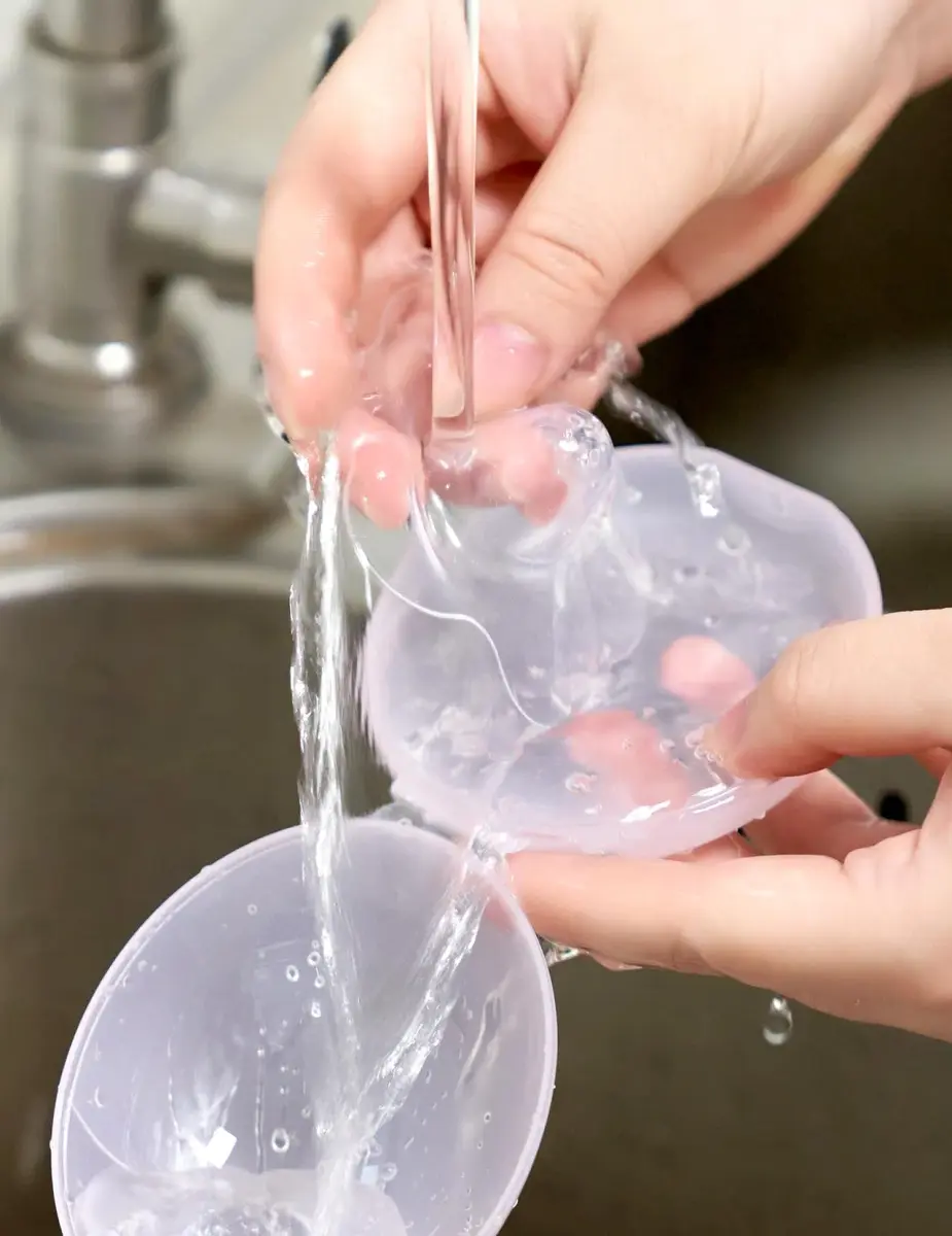 Momcozy Nipple Shields for Breastfeeding Newborn, Flower Shaped 20mm (2 Pairs) | BPA/BPS Free Silicone for Latching Support - view 7