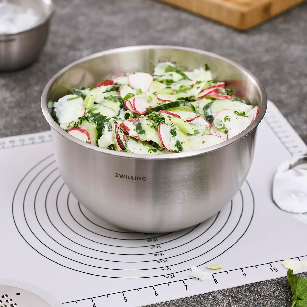 ZWILLING Fresh & Save Vacuum Stainless Steel Bowl Large 1.6 L (1.7 qt) | Airtight Food Storage Container for Meal Prep - view 5