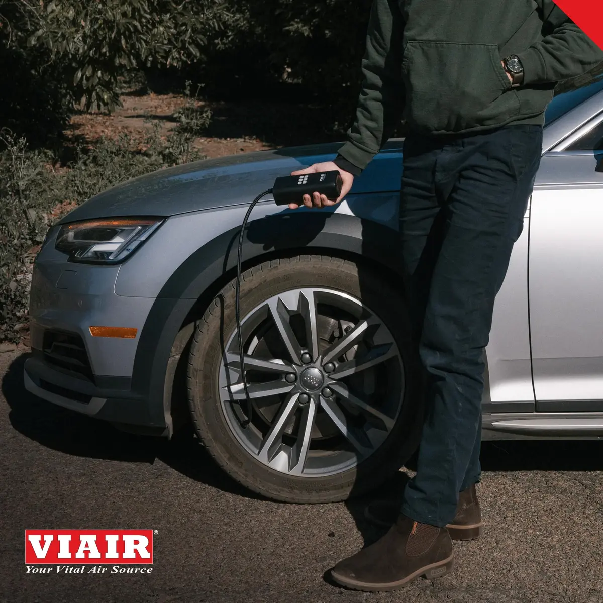 VIAIR EVC31 PRO Wireless Tire Inflator, Dual Power Air Compressor with 150 PSI Output | Portable & Rechargeable - view 4