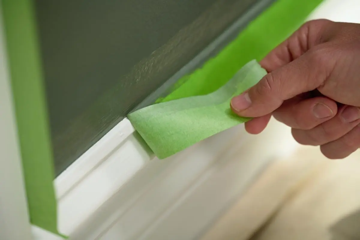 FrogTape Multi-Surface Painters Tape with PAINTBLOCK, 1.5 Inch Wide | Sharp Edges, UV-Resistant, Made in USA - view 2