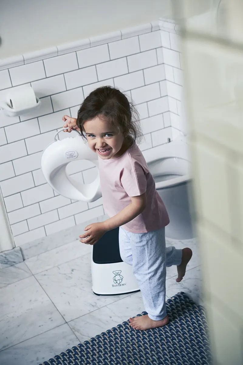 BabyBjörn Toilet Trainer,White/Gray (Pack of 6) | Ergonomic, BPA-Free Seat for Kids 2+ - view 6
