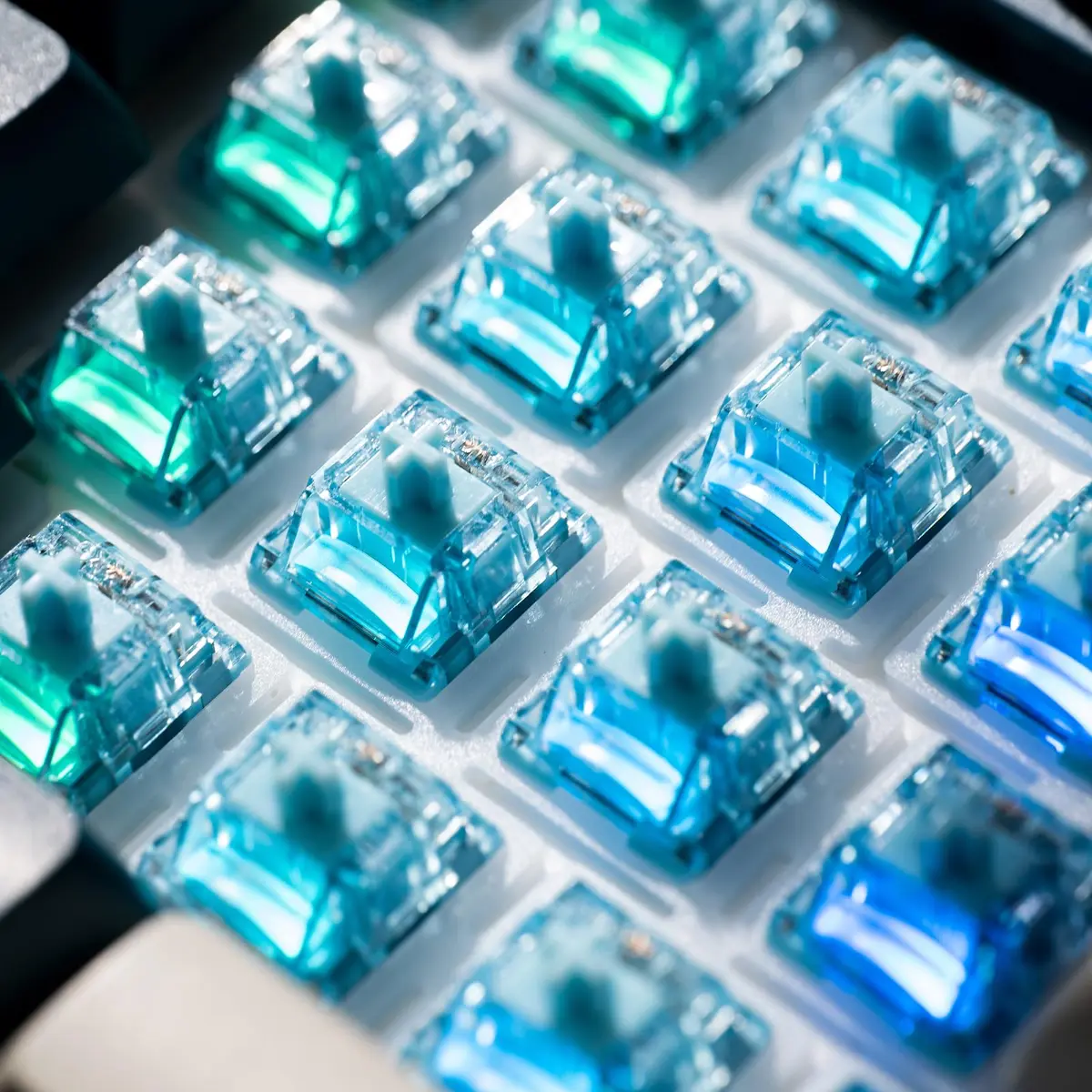 Akko V5 Creamy Blue Mechanical Keyboard Switches (45pcs) | Tactile Feel with Deep 'Thocky' Sound - view 5