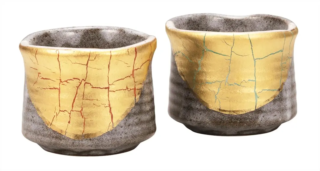 九谷焼いわたや(Kutaniyakiiwataya) Kutani Yaki Wataya K9-1222 Set Cup with Gold Leaf Color | Traditional Japanese Porcelain - main product image