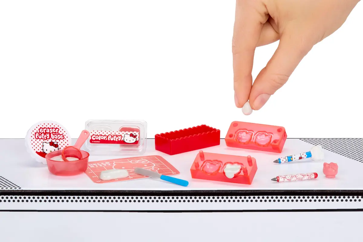 MGA's Miniverse Make It Mini Hello Kitty and Friends Series 3 Mini Collectibles 9.6cm (3.81 inches) | Sanrio Retro Stationery Replicas - view 2