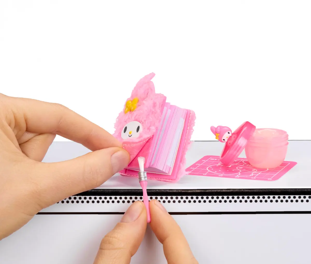 MGA's Miniverse Make It Mini Hello Kitty and Friends Series 3 Mini Collectibles 9.6cm (3.81 inches) | Sanrio Retro Stationery Replicas - view 3