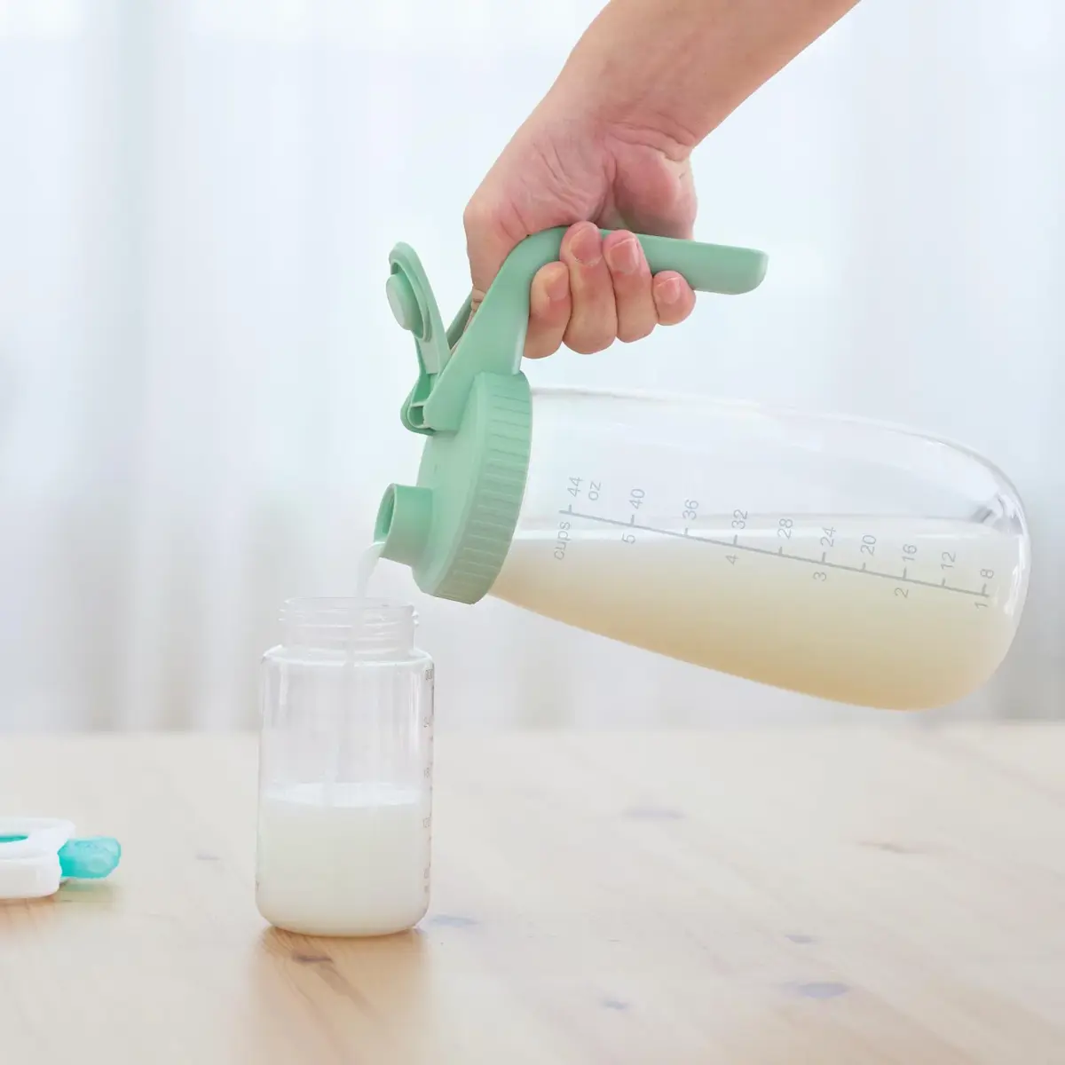 Momcozy Glass Breast Milk Pitcher 1.4 L (48oz) | BPA-Free, Leak-Proof, Wide Mouth for High Supply - view 8