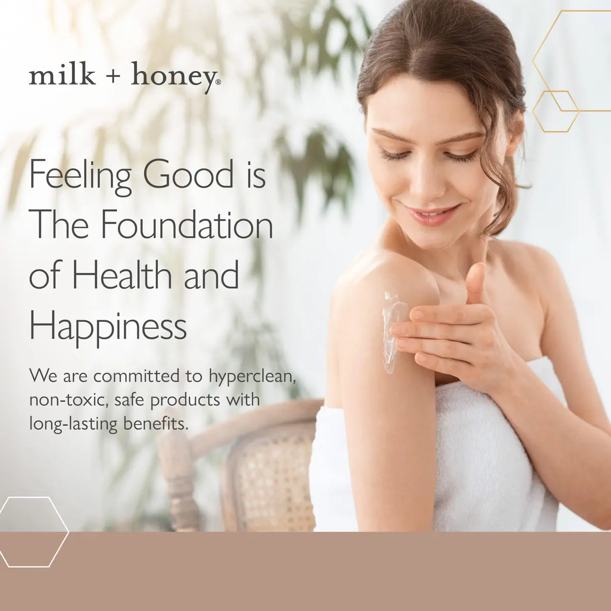milk+honey No.46 Moisturizing Body Lotion, Sandalwood & Vetiver, 8 oz | Deep Hydration & Nourishment - view 6