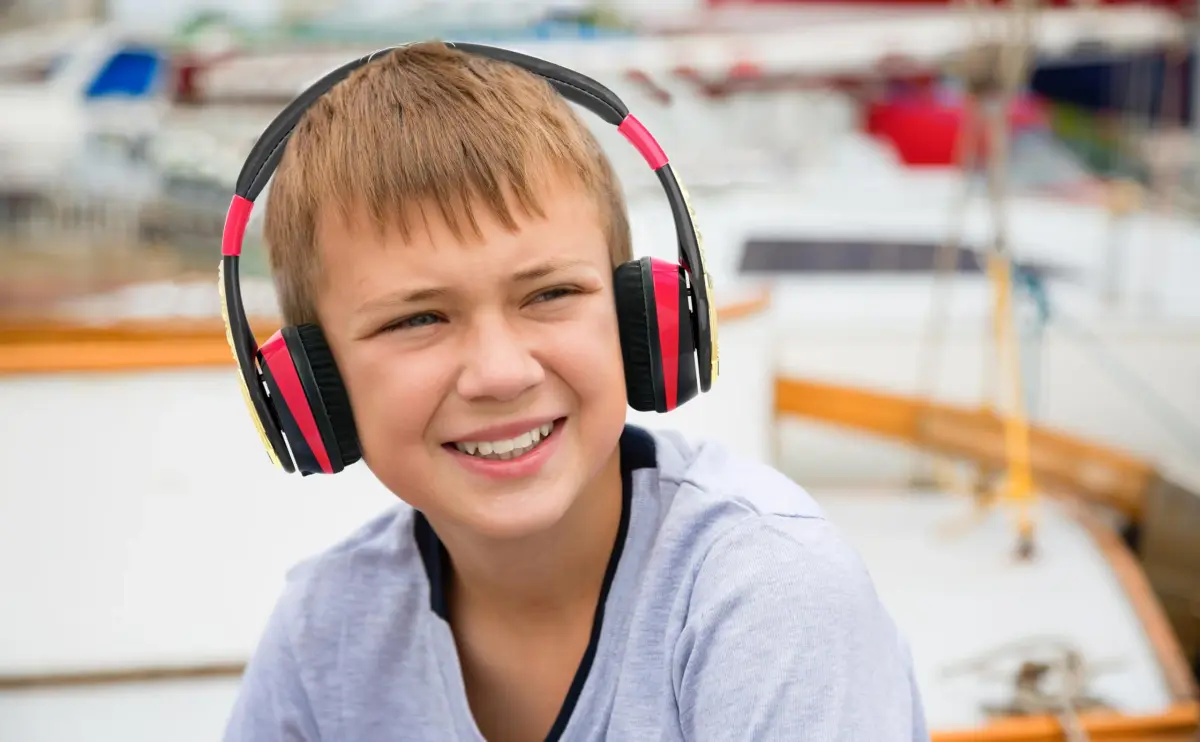 eKids WWE Bluetooth Headphones for Kids, Wireless Over-Ear Headphones with Microphone & 3.5mm Audio Cable | Kid-Friendly Volume - view 4