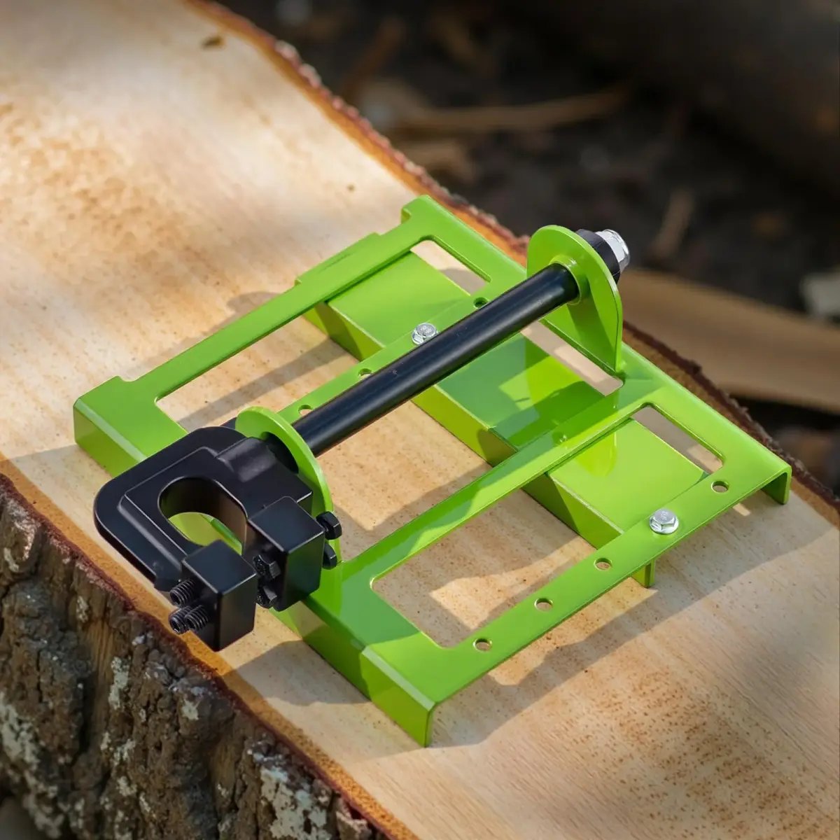 VEVOR Chainsaw Mill 1.5 kg (3.3 lb) | Adjustable 2-6 inch Width Vertical Lumber Cutting Guide - view 8