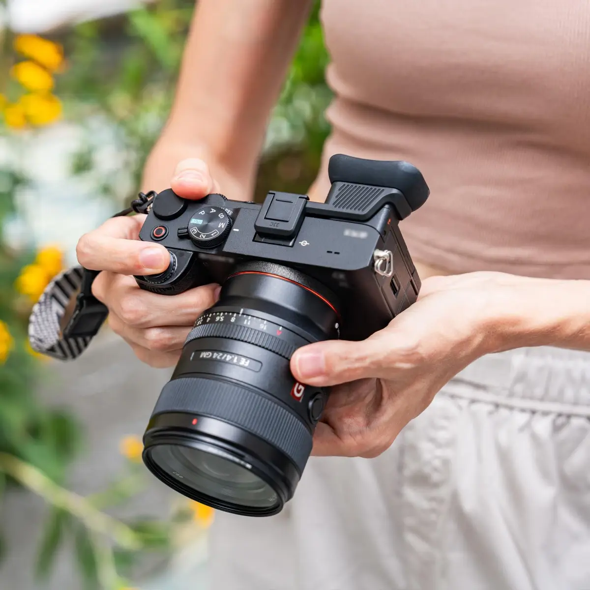 Kiorafoto Upgraded Eyecup for Sony A7C II A7CR 3.7cm (1.5in) | Built-in Cold Shoe Mount - view 7