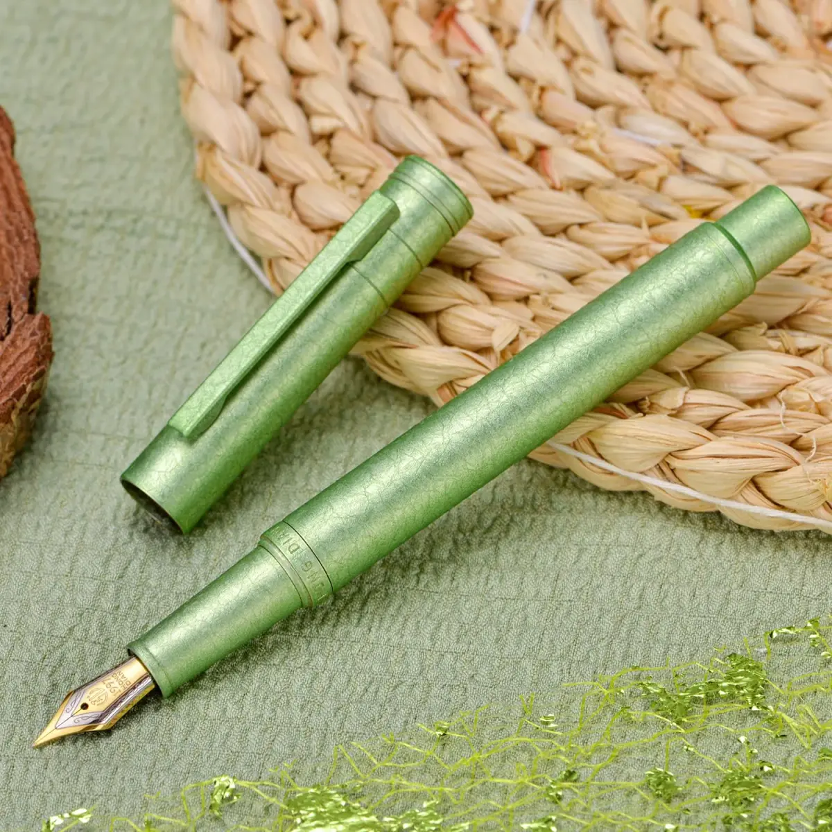 Asvine Hongdian 1851 Applegreen Ice Flower Fountain Pen with Long Knife Point Nib - view 3