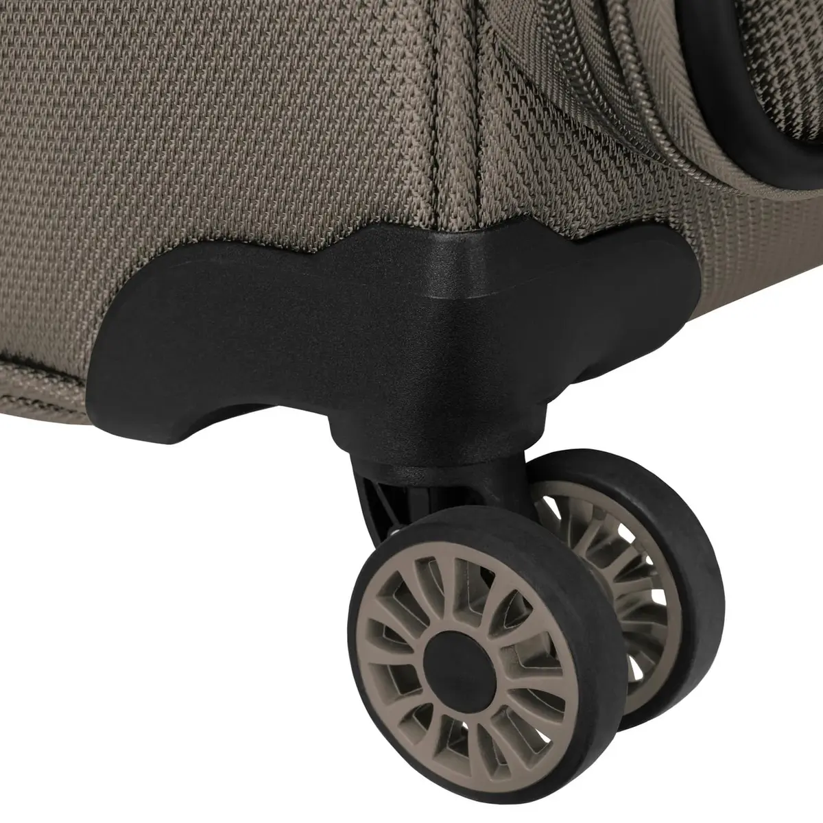 TOTAL TRAVELWARE Expandable Spinner 4 Piece Set (29", 25", 20", 15") | Lightweight Durable Luggage with 360° Dual Spinner Wheels - view 4