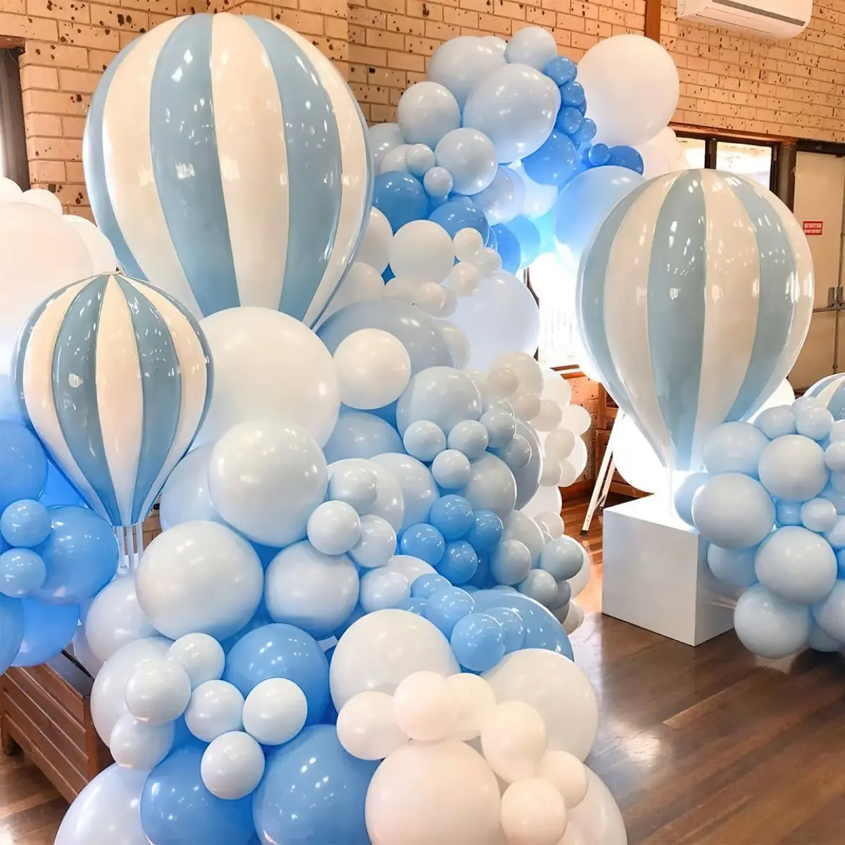 PartyWoo Light Blue Balloons 100pcs Assorted Sizes (18, 12, 10, 5 Inch) | Pastel Sky Aqua Blue Balloon Arch Kit Garland for Birthday, Baby Shower, Graduation Party Decorations - view 6