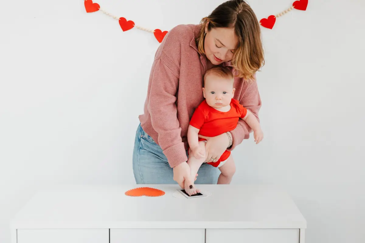 Pearhead Valentine's Day Baby Clean Touch Ink Pad Set with Heart Cards | 2.5" x 3.5" Ink Window - view 9