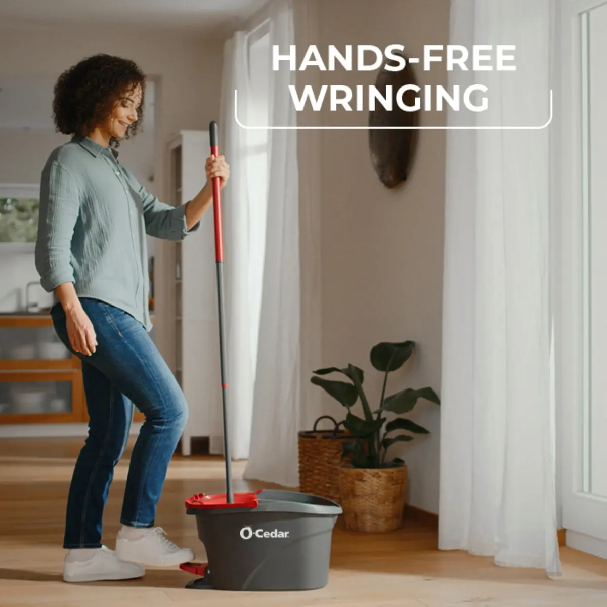 O-Cedar EasyWring Spin Mop System Bundle with 3 Mop Heads, PACS, Gloves & Sponges | 20cm (7.87in) W x 20cm (7.87in) H x 12cm (4.72in) L - view 4