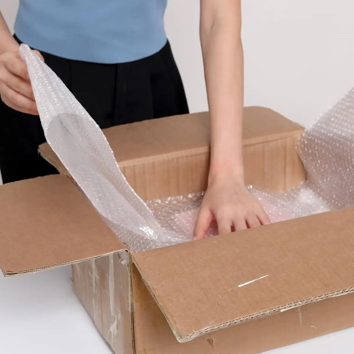 wanguagua Bubble Wrap Roll 43.2cm (17 Inch) x 36 ft (6 Rolls Total) | Perforated for Easy Tearing - view 6