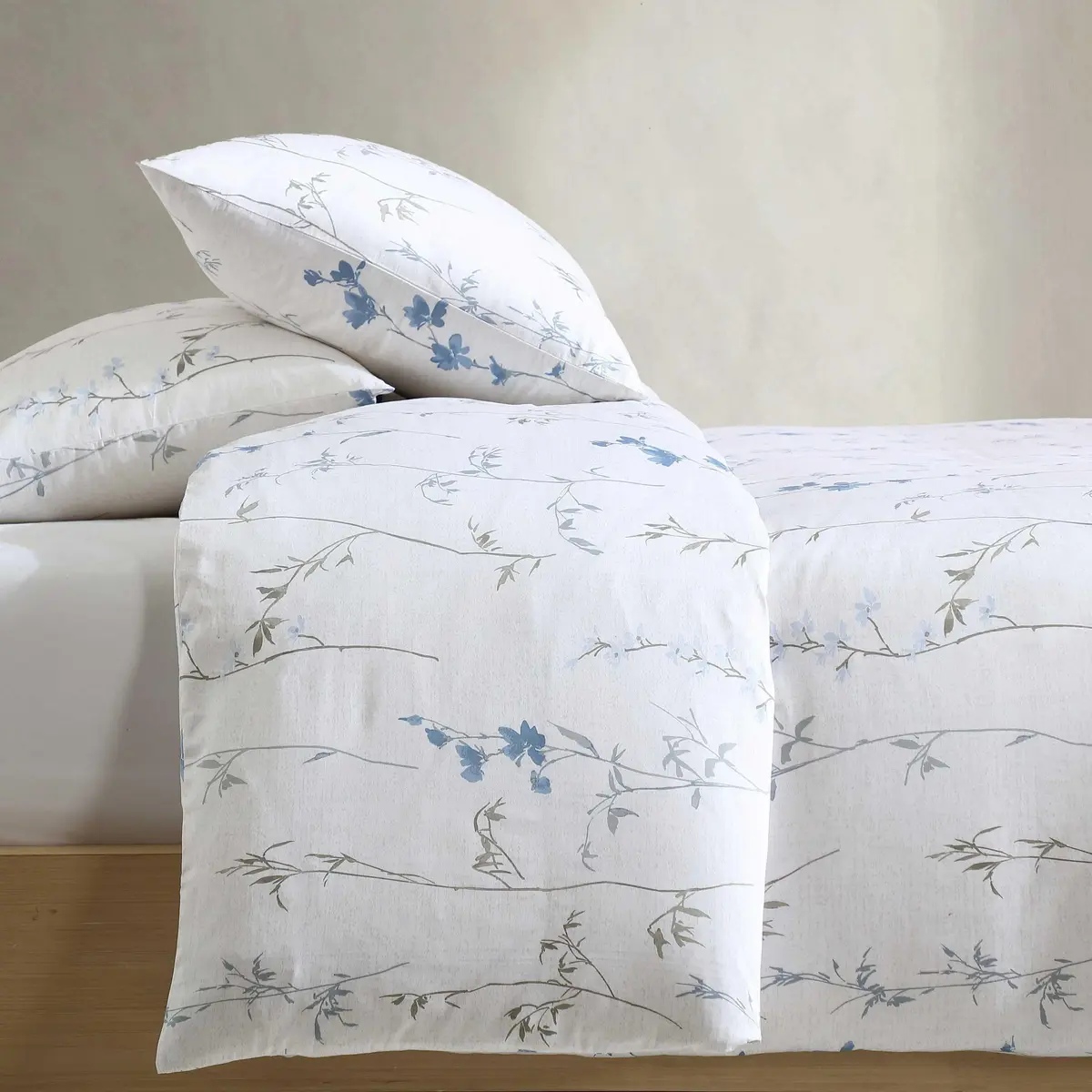 Calvin Klein Duvet Cover Set King Size | Soft Cotton, Floral Pattern, 107"W x 92"L - view 4