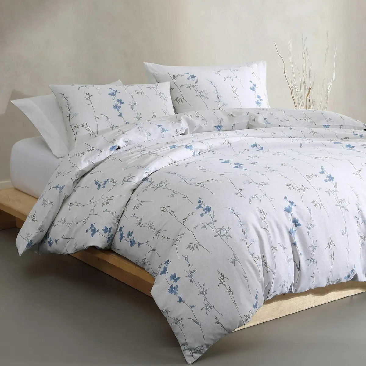 Calvin Klein Duvet Cover Set King Size | Soft Cotton, Floral Pattern, 107"W x 92"L - view 3